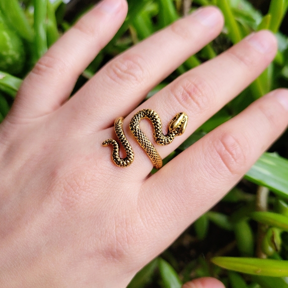 New Classic Gold Snake Ring - Picture 5 of 11